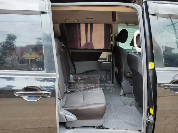 Toyota Voxy 2011