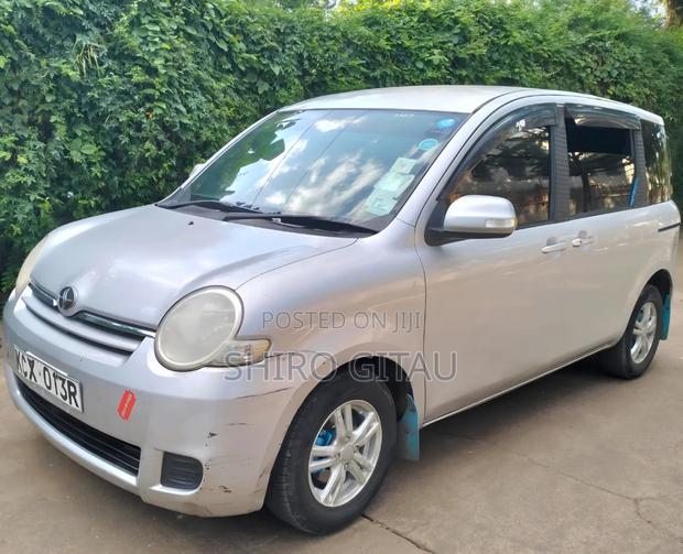 Toyota Sienta 2012 Silver
