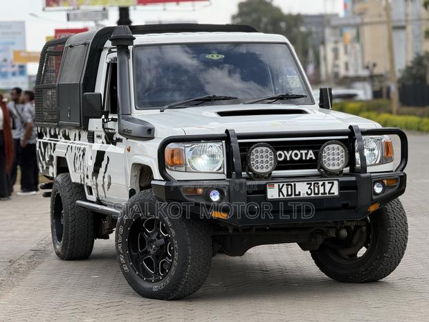 Toyota Land Cruiser 76 Series 2023 White