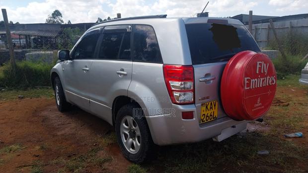 Suzuki Escudo 2001 Silver