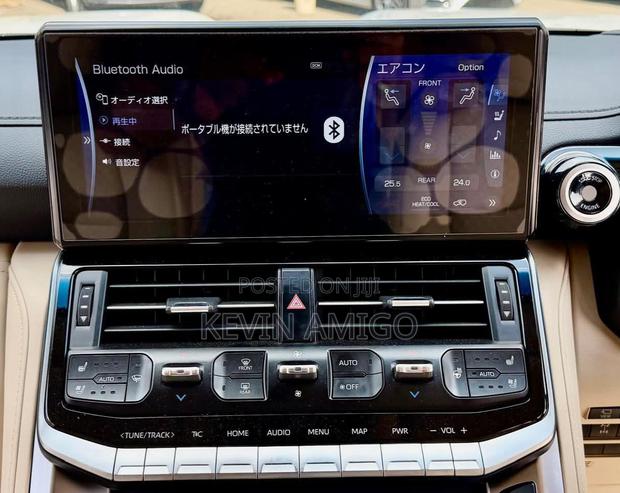 Toyota Land Cruiser LC300 2023 White