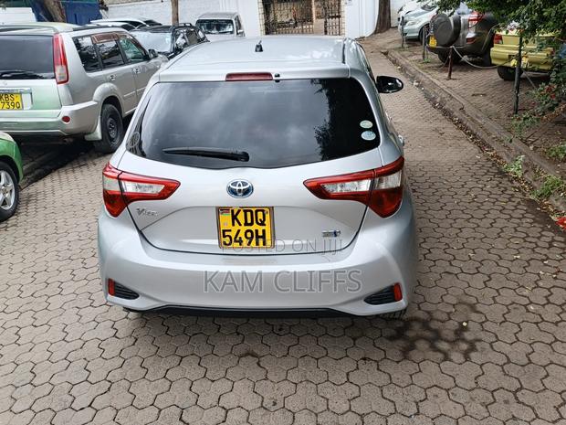 Toyota Vitz 2018 Silver