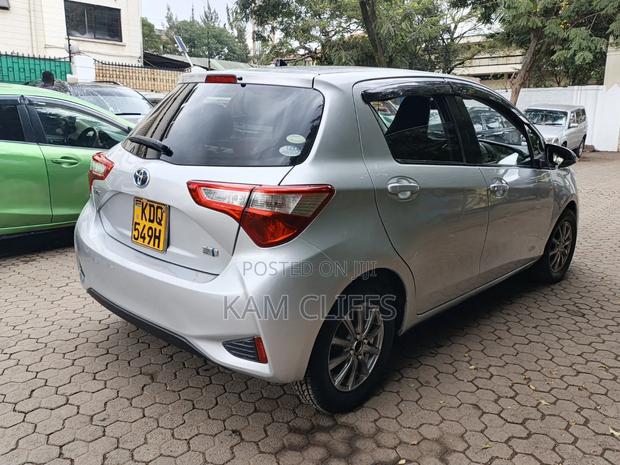 Toyota Vitz 2018 Silver