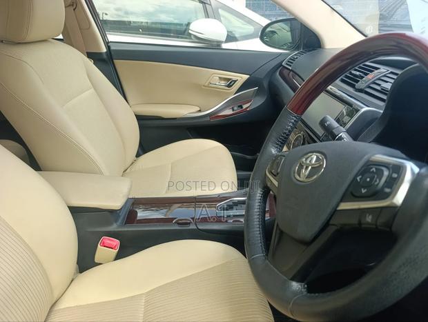 Toyota Premio 2019 Beige