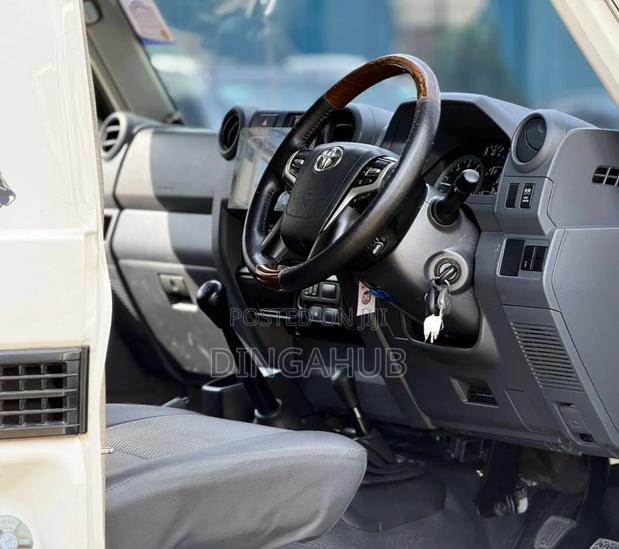 Toyota Land Cruiser 2023 White