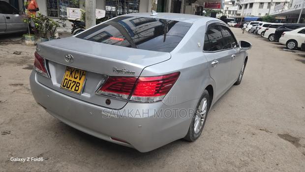 Toyota Crown 2014 Gray