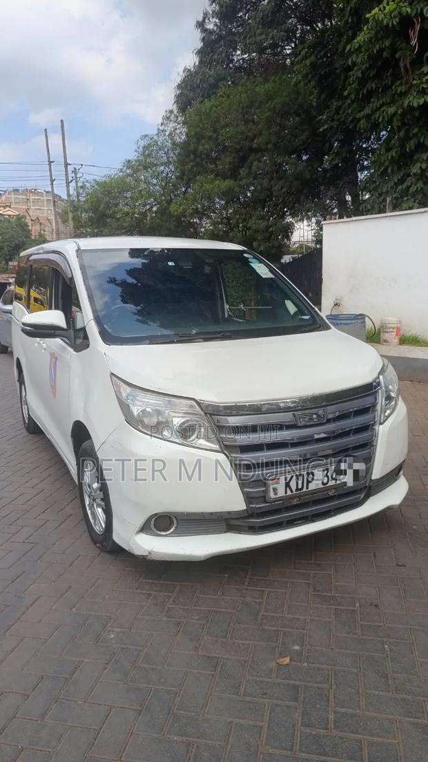 Toyota Noah 2017 White