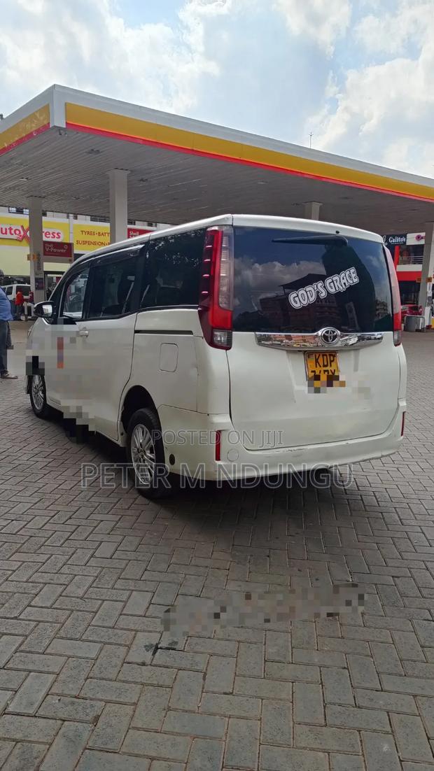 Toyota Noah 2017 White