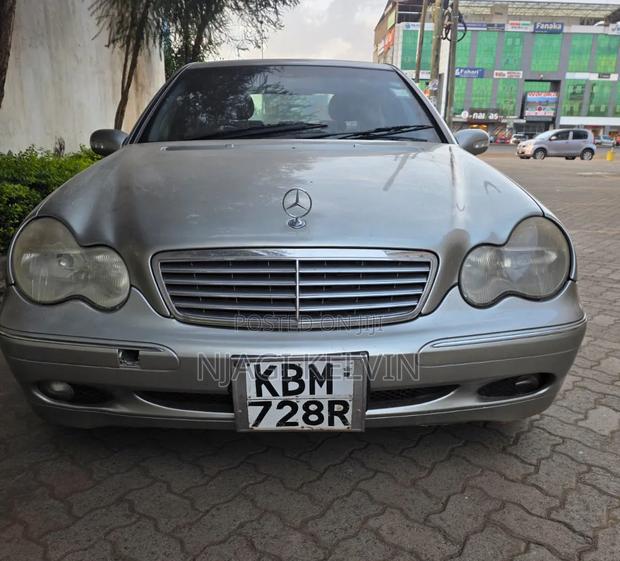 Mercedes-Benz C200 2004 Gold