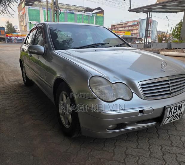 Mercedes-Benz C200 2004 Gold