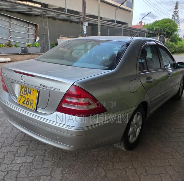 Mercedes-Benz C200 2004 Gold