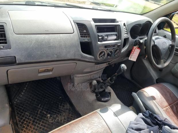 Toyota Hilux 2010 Gray