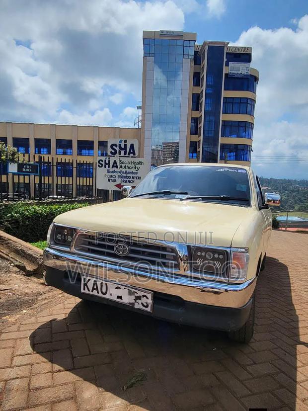 Toyota Hilux 2006 Beige