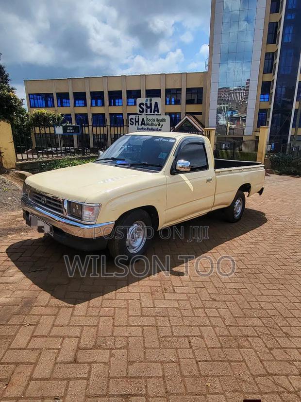 Toyota Hilux 2006 Beige