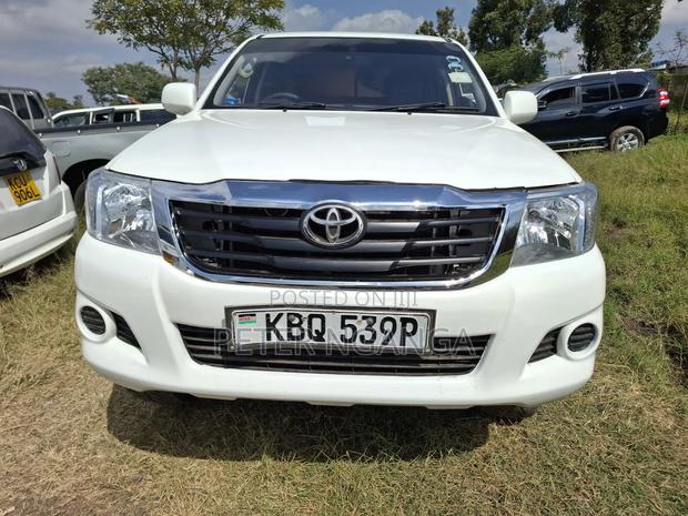 Toyota Hilux 2012 Off white