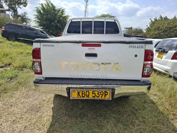 Toyota Hilux 2012 Off white