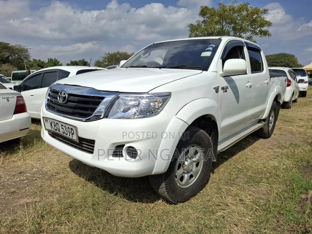 Toyota Hilux 2012 Off white