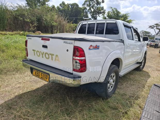Toyota Hilux 2012 Off white