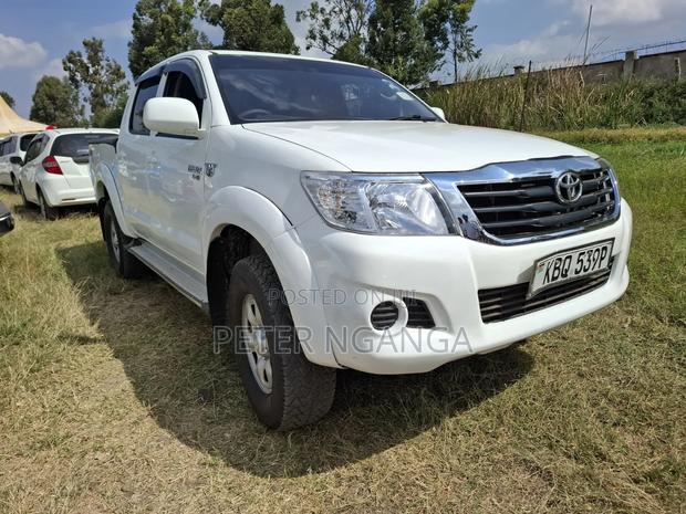 Toyota Hilux 2012 Off white
