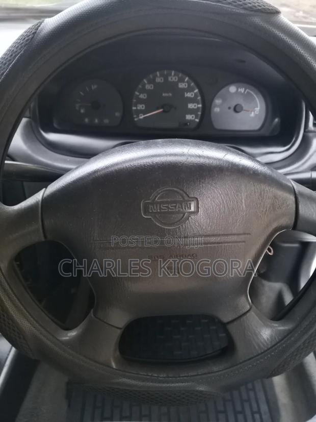 Nissan Sunny 2000 White
