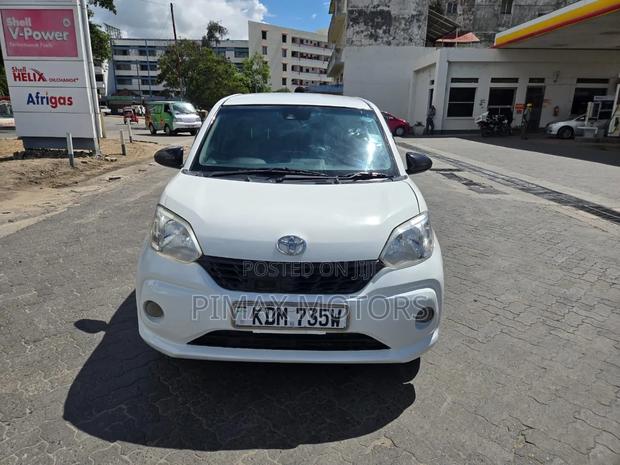 Toyota Passo 2016 White