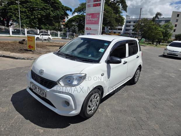 Toyota Passo 2016 White