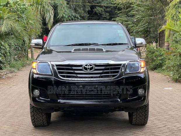 Toyota Hilux Revo Double Cab Deisel 2.4 AWD 2016 Black
