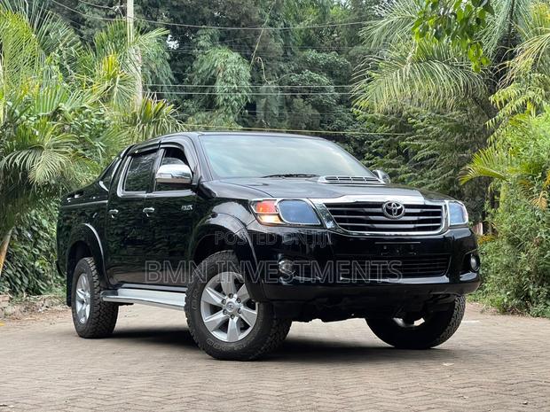 Toyota Hilux Revo Double Cab Deisel 2.4 AWD 2016 Black