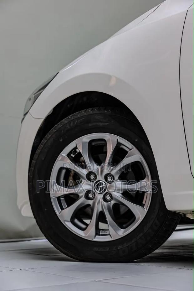 Mazda 2 2019 White
