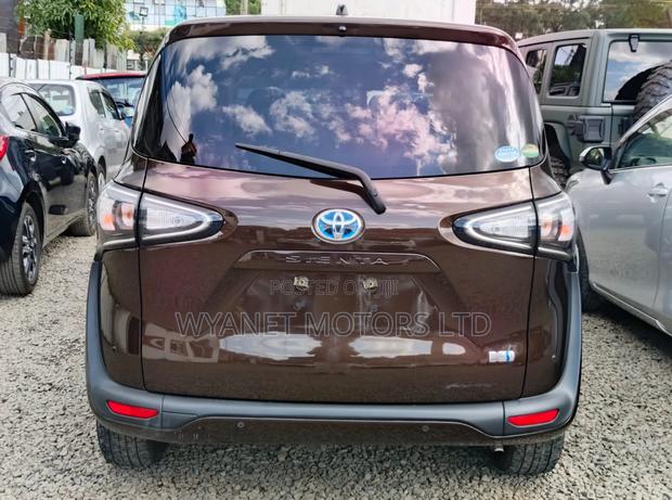 Toyota Sienta 2019 Brown