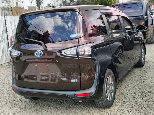 Toyota Sienta 2019 Brown
