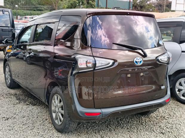 Toyota Sienta 2019 Brown