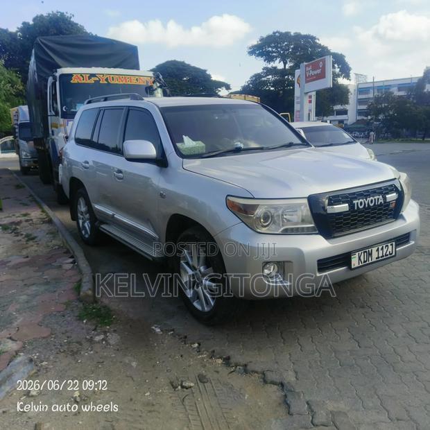 Toyota Land Cruiser Prado 2010 Silver