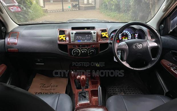 Toyota Hilux 2016 Black