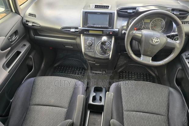 Toyota Wish 2012 White