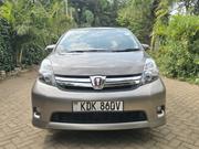 Toyota ISIS 2015 Gray for sale