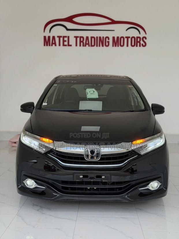 Honda Fit Shuttle 1.5 Hybrid 2WD 2019 Black