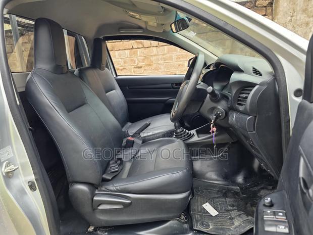 Toyota Hilux 2019 Silver