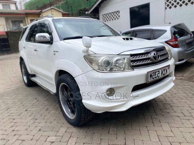 Toyota Fortuner 2010 White