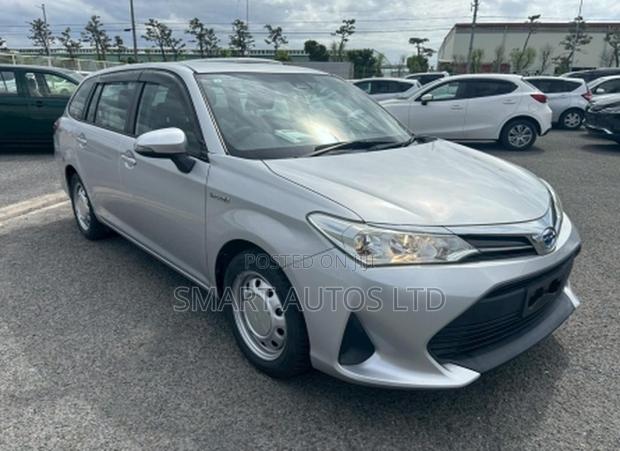 Toyota Corolla Fielder 1.5 Hybrid FWD 2019 Silver