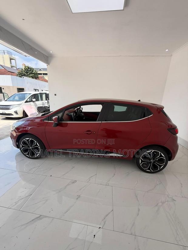 Renault Lutecia 2018 Red