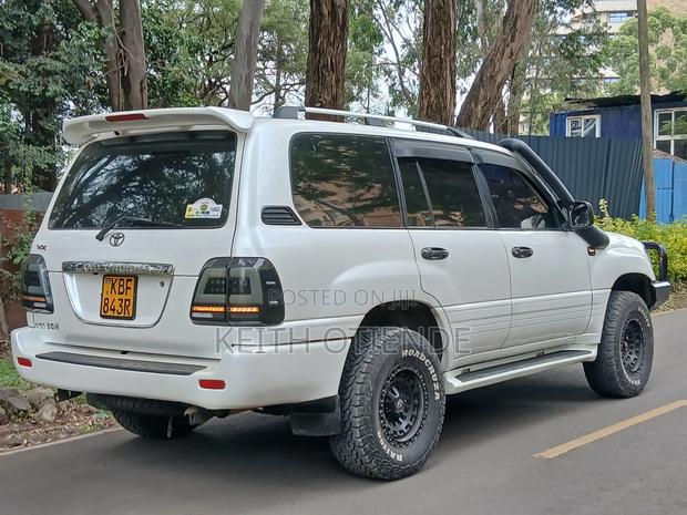 Toyota Land Cruiser Prado 2001 White