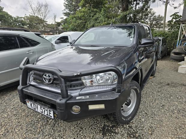 Toyota Hilux 2021 Black