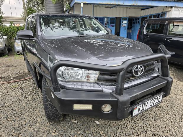 Toyota Hilux 2021 Black
