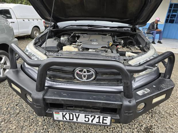 Toyota Hilux 2021 Black