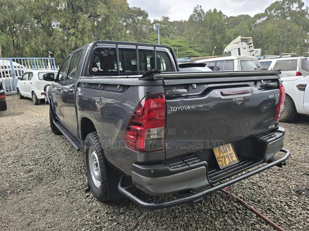 Toyota Hilux 2021 Black