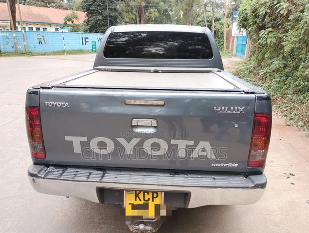 Toyota Hilux 2011 Gray