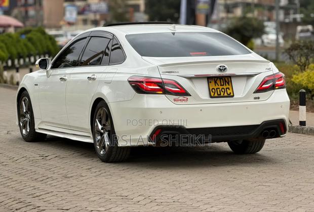Toyota Crown 2020 White