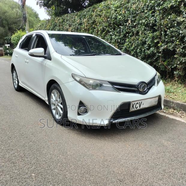 Toyota Auris 2012 Pearl