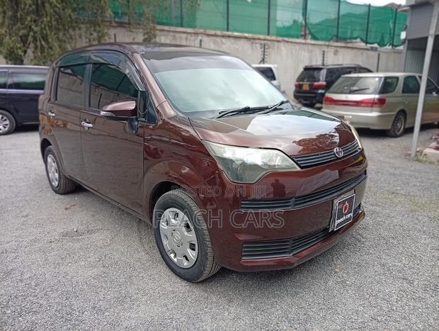 Toyota Spade 2014 Brown